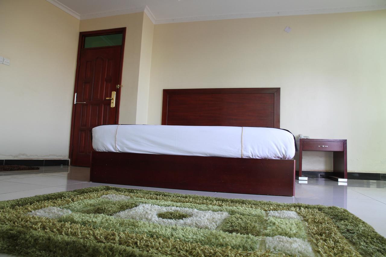 Namayiba Park Hotel Kampala Buitenkant foto