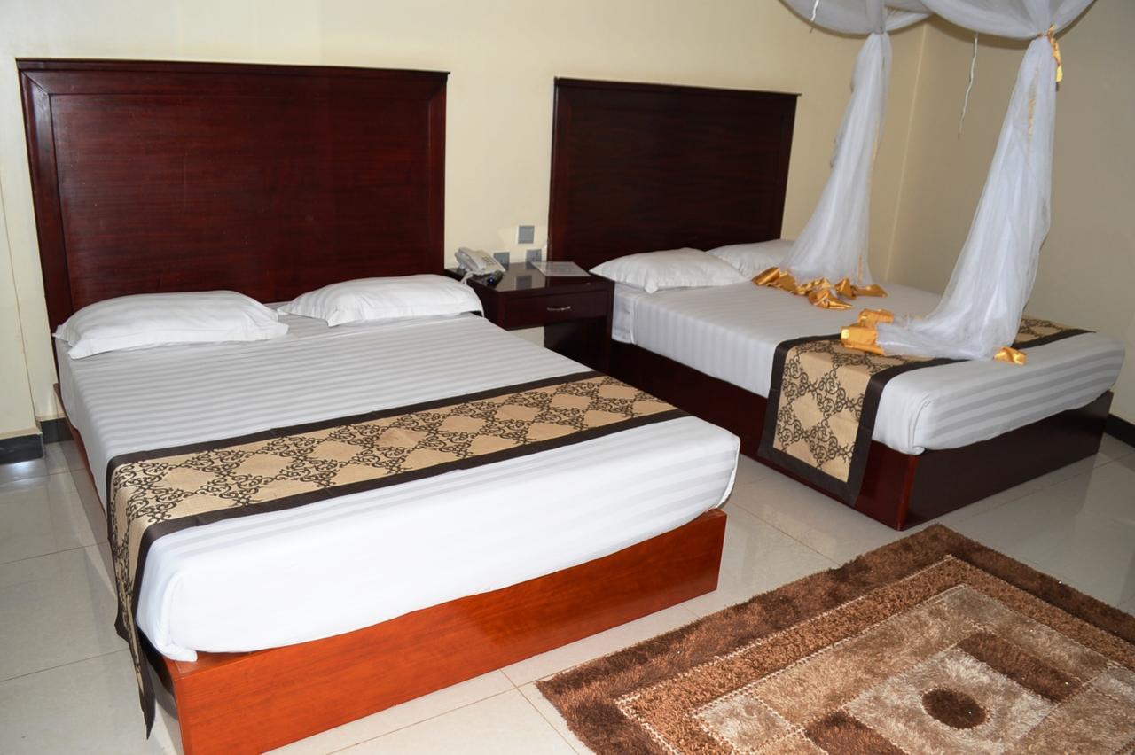 Namayiba Park Hotel Kampala Buitenkant foto